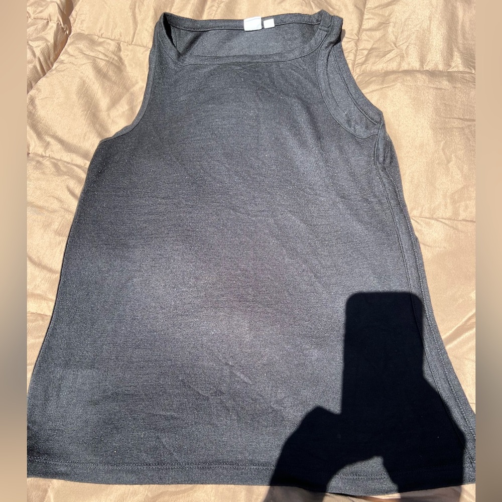 Gap Women’s Black Sleeveless top